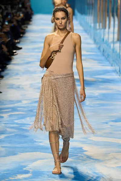 Look 76